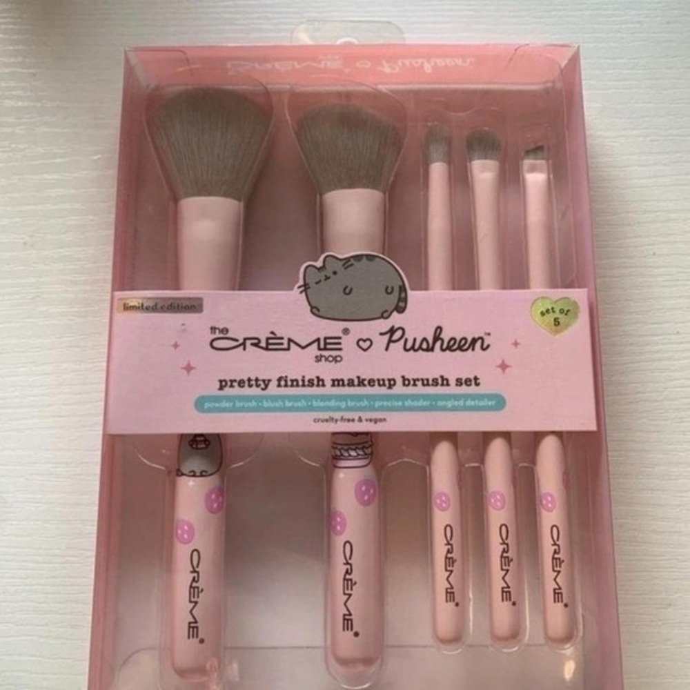 The Crème Shop x Pusheen Pretty Finish Makeup Brush Set Pink 5pc Limited Edition